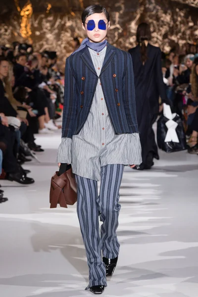 Look 32